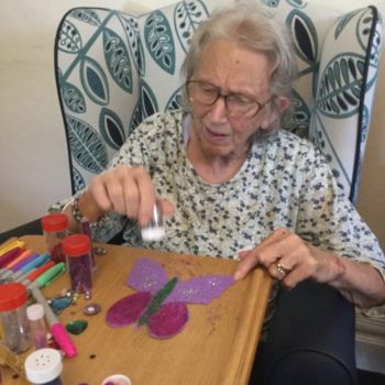 Residents-made-lots-of-summer-decorations-for-their-living-room