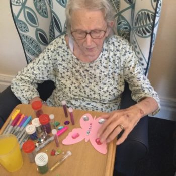 Residents-made-lots-of-summer-decorations-for-their-living-room