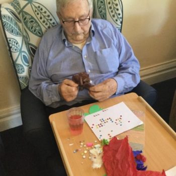 Residents-made-lots-of-summer-decorations-for-their-living-room