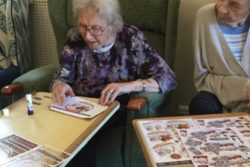 Residents-making-Christmas-cards