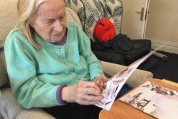 Residents-making-Christmas-cards