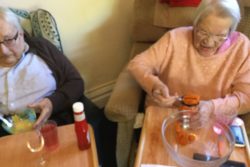 Residents-making-the-pumpkin-pies