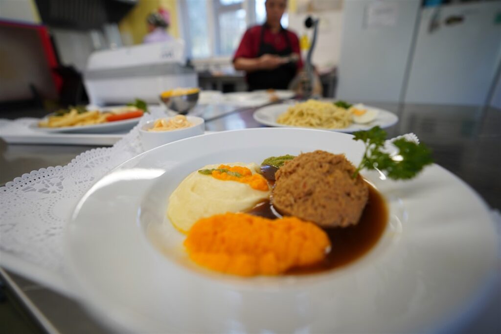 Downsvale Nursing Home At Nutritious Meal